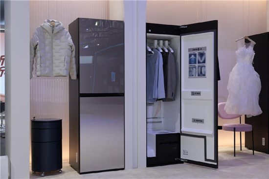 智慧科技赋能理想家居 三星AI神系列产品亮相AWE 2025，重新定义家居清洁护理